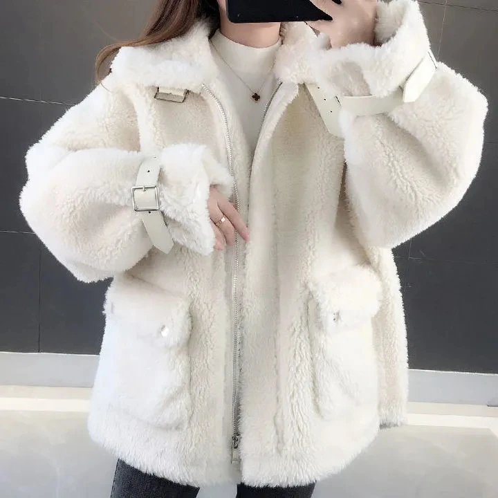 2023 New Fur Coat Autumn Winter Fur Stitching Fur Imitation Lamb Wool Coat Women Loose Thick Jacket Fashion Women Outwear Coat
2023 New Fur Coat Autumn Winter Fur Stitching Fur Imitation Lamb Wool Coat Women Loose Thick Jacket Fashion Women Outwear Coat
