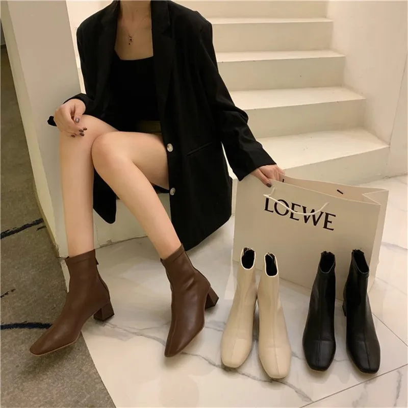 Zipper White Ankle Boots Sexy Party High Heels Booties Short 2020 Autumn Rubber Square Heel Soft PU Leather Boot Shoes For Women
Zipper White Ankle Boots Sexy Party High Heels Booties Short 2020 Autumn Rubber Square Heel Soft PU Leather Boot Shoes For Women