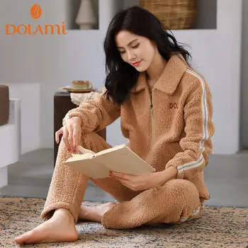 Casual Autumn Winter Warm Flannel Women Pajamas Sets Thick Coral Velvet Long Sleeve Sport Sleepwear Flannel Pyjamas Set for Girl 
Casual Autumn Winter Warm Flannel Women Pajamas Sets Thick Coral Velvet Long Sleeve Sport Sleepwear Flannel Pyjamas Set for Girl
