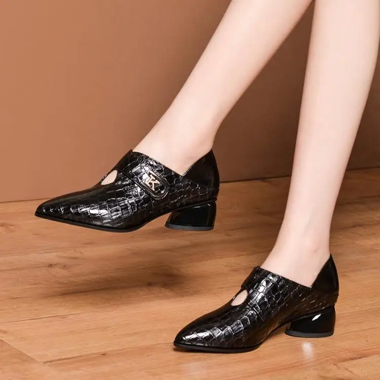 Single women in the spring and autumn high heels thick with leather shoes for women's shoes head layer cowhide
Single women in the spring and autumn high heels thick with leather shoes for women's shoes head layer cowhide