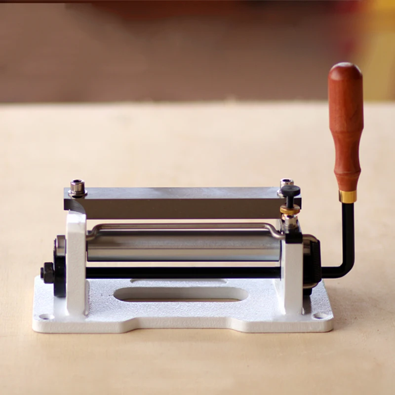 Manual Leather DIY Skiving Machine Paring Machine Leather Skiver Leather Peeler Splitter Leather Cutter
Manual Leather DIY Skiving Machine Paring Machine Leather Skiver Leather Peeler Splitter Leather Cutter