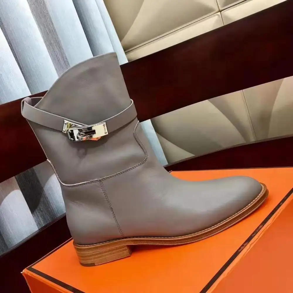 New Genuine Leather Metal Chain Autumn Winter Ankle Boots Round Toe Side Zipper Low Heel Women Fashion Boots Shoes Women
New Genuine Leather Metal Chain Autumn Winter Ankle Boots Round Toe Side Zipper Low Heel Women Fashion Boots Shoes Women