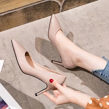 2020 spring new high heel women fashion simple solid color patent leather pointed toe high heel sexy comfortable high heels 
2020 spring new high heel women fashion simple solid color patent leather pointed toe high heel sexy comfortable high heels