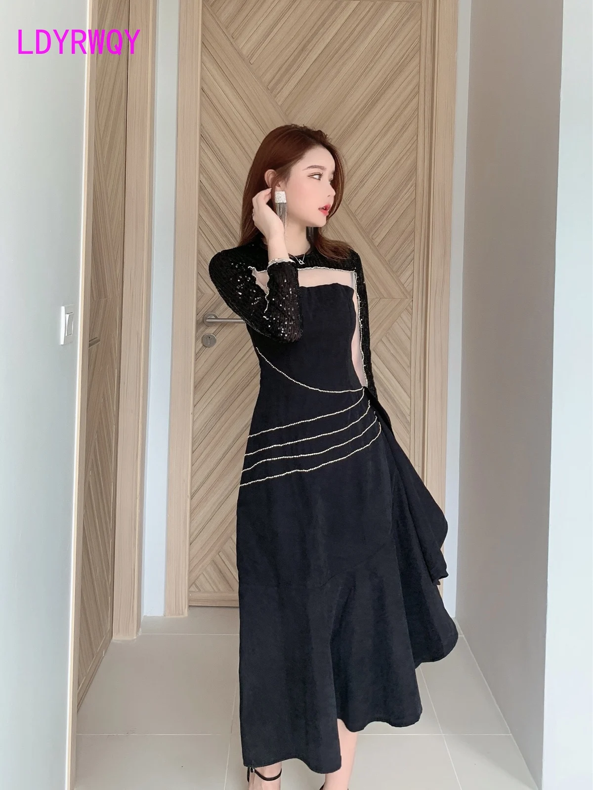 2019 new Korean version of the ladies temperament heavy work order diamond irregular dress
2019 new Korean version of the ladies temperament heavy work order diamond irregular dress