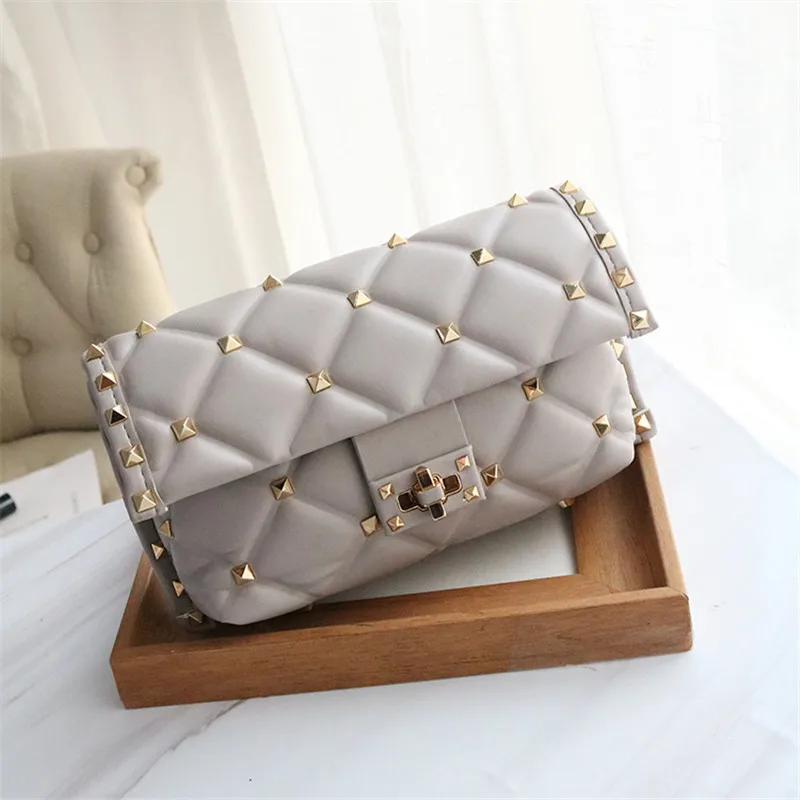 2019 Summer New Female Bag Plaid Rivet Shoulder Messenger Bag Luxury Fashion Famous Designer Women Purse and Handbags 
2019 Summer New Female Bag Plaid Rivet Shoulder Messenger Bag Luxury Fashion Famous Designer Women Purse and Handbags