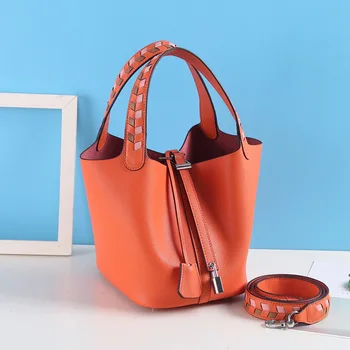 2020 New Genuine Leather Vegetable Basket Bag Hand Lading Shoulder Color Matching Women Fashion First Layer Leather Bucket Bag
2020 New Genuine Leather Vegetable Basket Bag Hand Lading Shoulder Color Matching Women Fashion First Layer Leather Bucket Bag