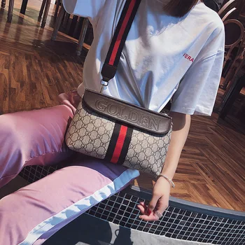 New small bag women's European and American fashion women's bag hundred sloping wide shoulder strap small square.
New small bag women's European and American fashion women's bag hundred sloping wide shoulder strap small square.