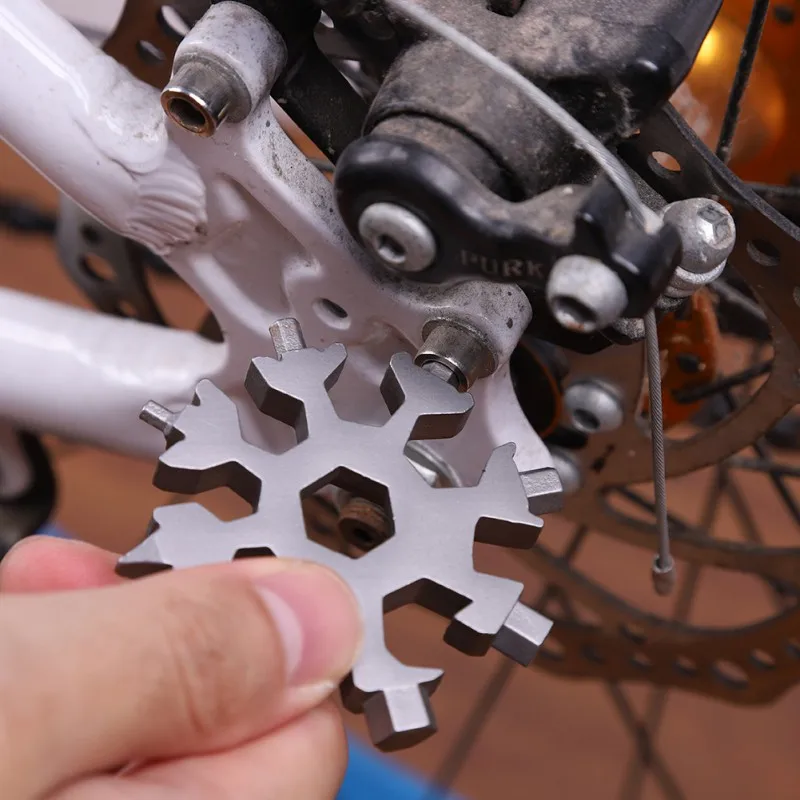 18 In 1 Multi-Tool Stainless Steel Snow Shape Flat Cross Head Screwdriver Allen Key Spanner Key Chain Tool For Backpack
18 In 1 Multi-Tool Stainless Steel Snow Shape Flat Cross Head Screwdriver Allen Key Spanner Key Chain Tool For Backpack
