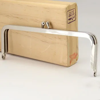 E212 18cm*6cm square silver no hole glue purse frame clasp DIY Coin Purse Kiss lock bag accessories
E212 18cm*6cm square silver no hole glue purse frame clasp DIY Coin Purse Kiss lock bag accessories