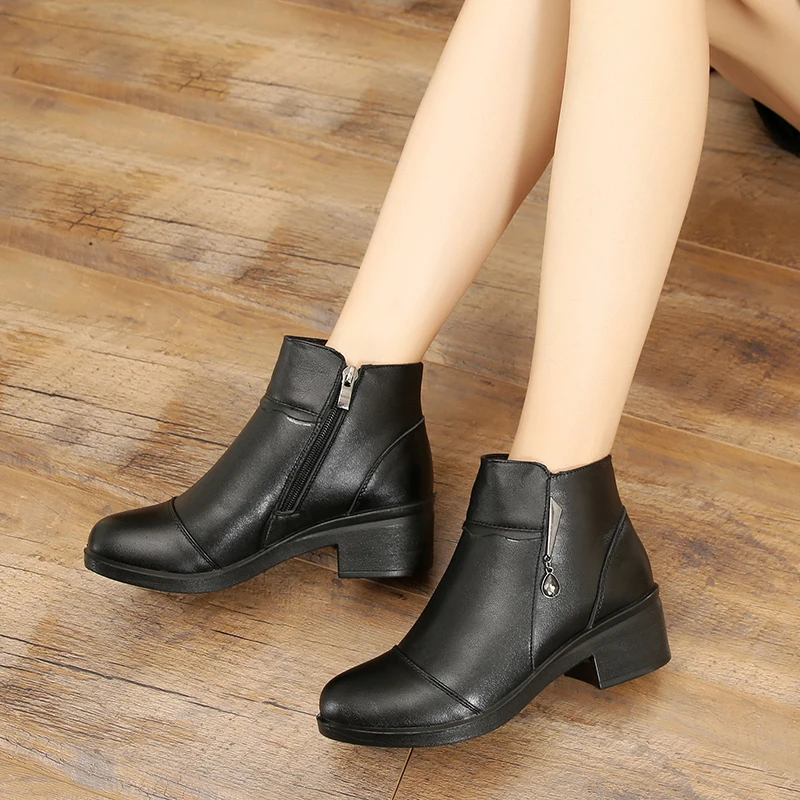 2020 Winter Old Women's Snow Boots Mother Shoes Lace-Up Non-Slip Leisurel Round Toe Genuine Leather Size 35-41
2020 Winter Old Women's Snow Boots Mother Shoes Lace-Up Non-Slip Leisurel Round Toe Genuine Leather Size 35-41