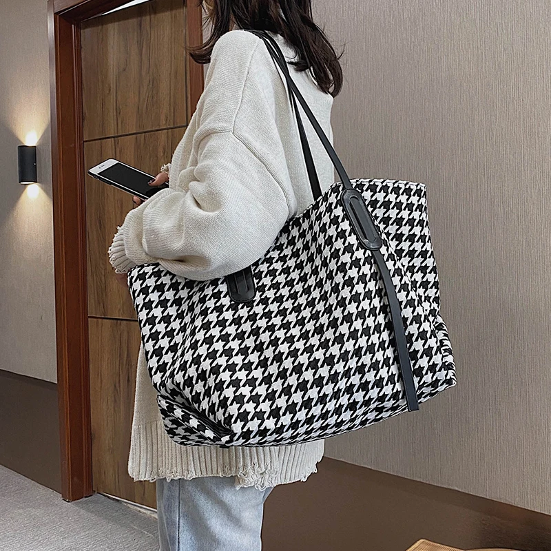 с доставкой Houndstooth Vintage PU Leather Shoulder Bags 2020 Classic Handbags Travel Luxury Hand Bag Female Large Shoulder Bag
с доставкой Houndstooth Vintage PU Leather Shoulder Bags 2020 Classic Handbags Travel Luxury Hand Bag Female Large Shoulder Bag