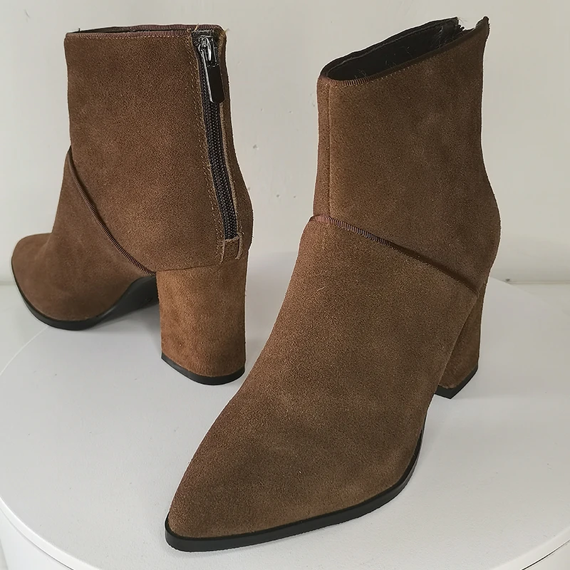 Hot sale Women Ankle boots Genuine Leather shoes plus size 22-26.5 cm Cow suede high heel back zipper coffee boots 2 colors
Hot sale Women Ankle boots Genuine Leather shoes plus size 22-26.5 cm Cow suede high heel back zipper coffee boots 2 colors