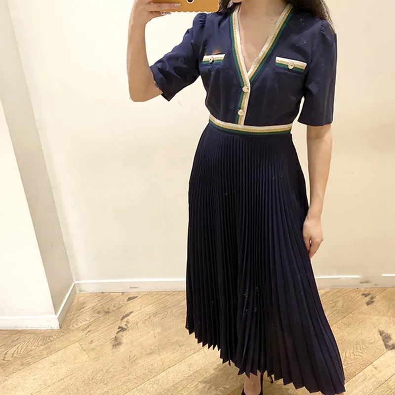 2020 Early Spring Women's Patchwork Pleated Midi Dress Short Sleeve Contrast Color V-neck Loose Casual Long Dresses 
2020 Early Spring Women's Patchwork Pleated Midi Dress Short Sleeve Contrast Color V-neck Loose Casual Long Dresses