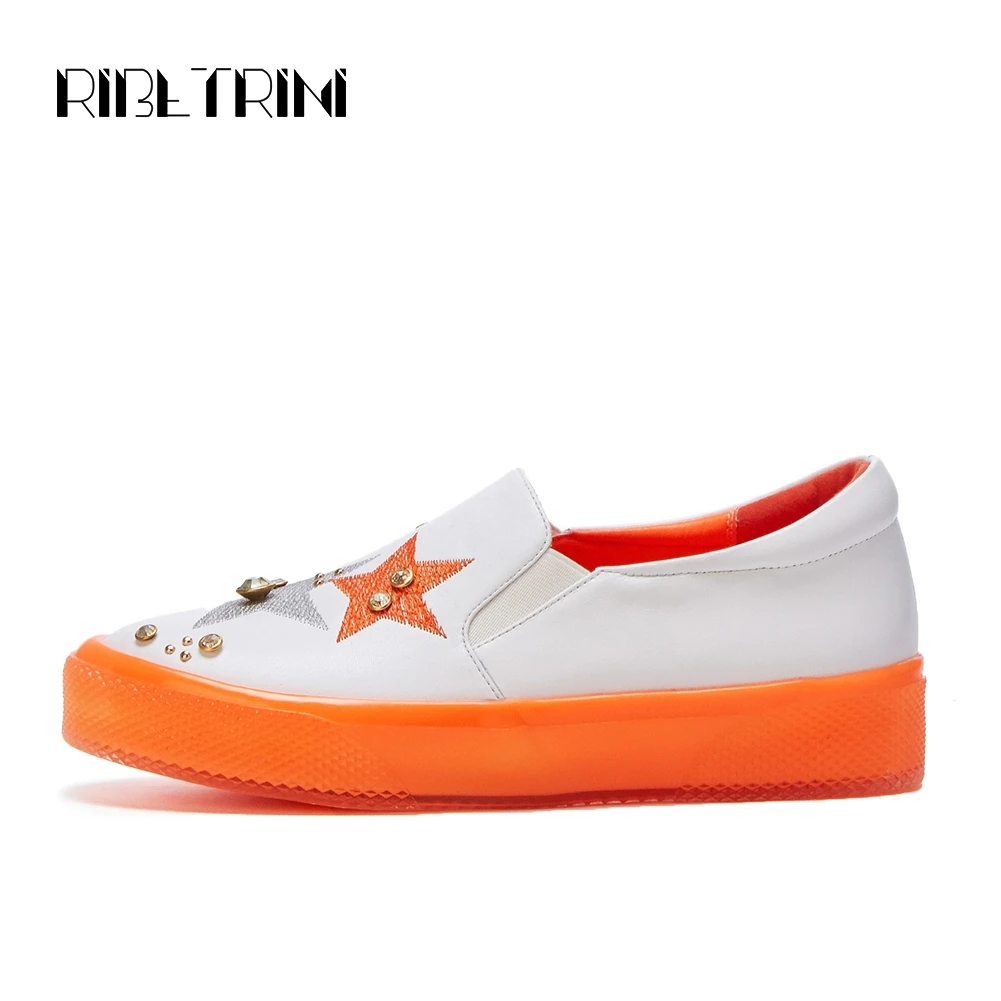 RIBETRINI New Spring Female Brand New Shoes Woman Quality Genuine Leather Flats Women 2020 Fashion Decorating Flat Loafers
RIBETRINI New Spring Female Brand New Shoes Woman Quality Genuine Leather Flats Women 2020 Fashion Decorating Flat Loafers