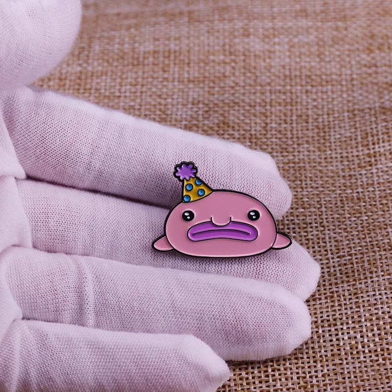 Party pig enamel pin sausage mouth brooch cute animal badge
Party pig enamel pin sausage mouth brooch cute animal badge