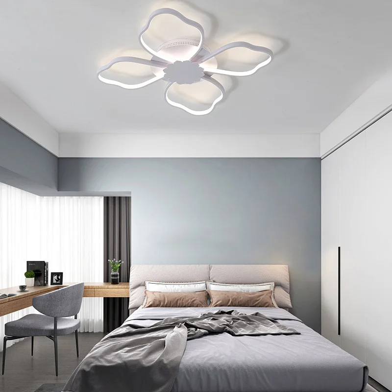 Fashionable, simple and creative ceiling lamp with petals