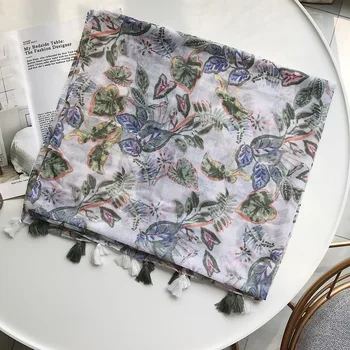 New style cotton material Beach Flower Shawl autumn and winter lady matching quality scarf Women cotton Print Fashion silk scarf
New style cotton material Beach Flower Shawl autumn and winter lady matching quality scarf Women cotton Print Fashion silk scarf