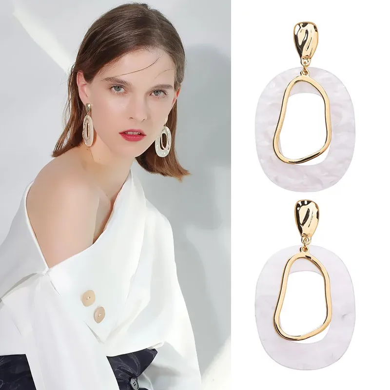 White Shell Irregular Round Long Earrings Hollow Exaggerated Korean Temperament Personality Resin Earrings for Women New Fashion
White Shell Irregular Round Long Earrings Hollow Exaggerated Korean Temperament Personality Resin Earrings for Women New Fashion