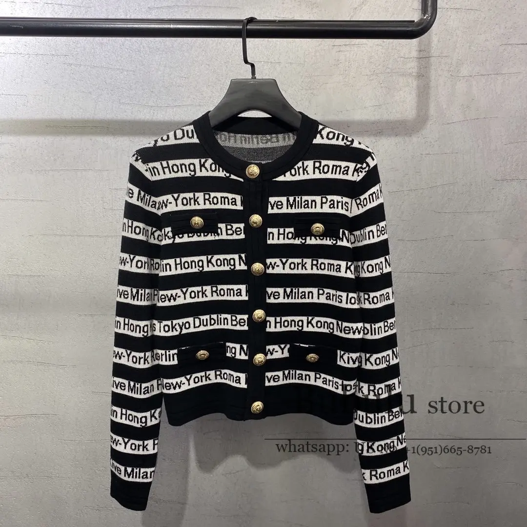 Paris designer fall 2020 sweaters for Women clothing Cardigans Knitted Lettered print Striped Metal buttons cropped cardigan
Paris designer fall 2020 sweaters for Women clothing Cardigans Knitted Lettered print Striped Metal buttons cropped cardigan