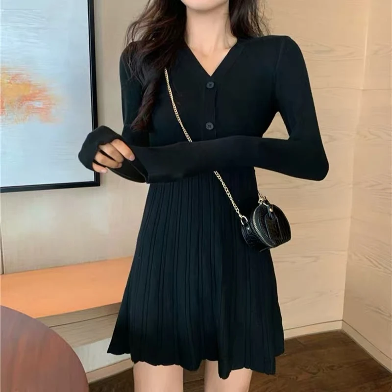 Autumn and winter v-neck long-sleeved high-waisted dress slim stretch knit dress black mini dress Korean version
Autumn and winter v-neck long-sleeved high-waisted dress slim stretch knit dress black mini dress Korean version