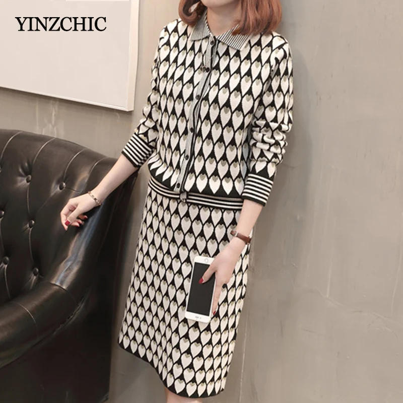 Fashion Jaquard Woman Knit Two-pieces Set Casual Female Single Breasted Sweater + Pencil Skirt Sets Autumn Knitted Suits Warm
Fashion Jaquard Woman Knit Two-pieces Set Casual Female Single Breasted Sweater + Pencil Skirt Sets Autumn Knitted Suits Warm