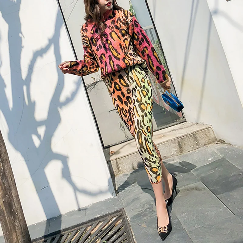 Womens 2 Piece Sets 2020 Loose Colors Leopard Jacquard Knit Sweater + Midi Pencil Skirt Suit Lady Two-Piece Dress Knit Skirt Set
Womens 2 Piece Sets 2020 Loose Colors Leopard Jacquard Knit Sweater + Midi Pencil Skirt Suit Lady Two-Piece Dress Knit Skirt Set