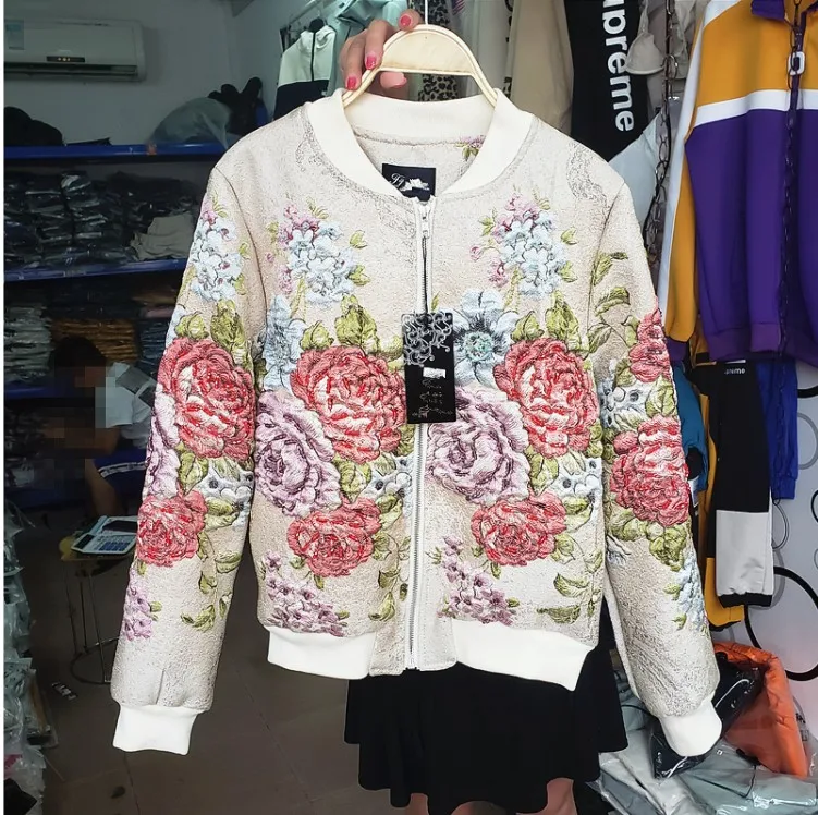 Autumn and Winter New Women's Jacquard Embroidery Heavy Beads Flower Long-sleeved Baseball Jacket Students Bomber Jacket Coat
Autumn and Winter New Women's Jacquard Embroidery Heavy Beads Flower Long-sleeved Baseball Jacket Students Bomber Jacket Coat