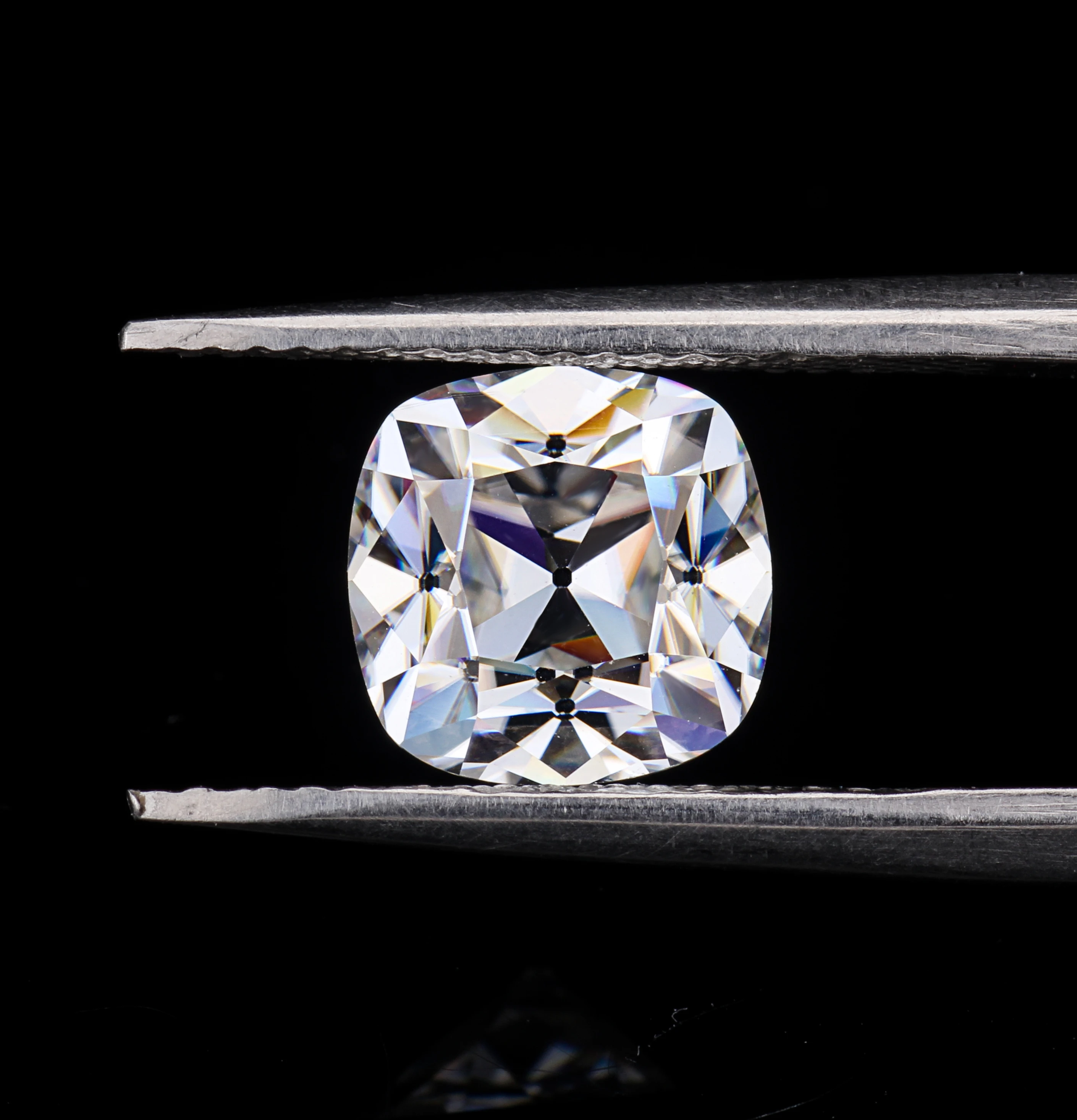 STARSGEM 10*10mm Pretty EF Moissanite Gem VVS Test Passed Positive Old Mine Cut Bead for Ring marking
STARSGEM 10*10mm Pretty EF Moissanite Gem VVS Test Passed Positive Old Mine Cut Bead for Ring marking