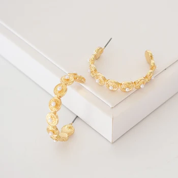 C Shape Imitation Pearl Gold Silver Color Metal Hoop Earrings Korean Vintage Geometric Open Hoop Earrings For Woman Gift Jewelry 
C Shape Imitation Pearl Gold Silver Color Metal Hoop Earrings Korean Vintage Geometric Open Hoop Earrings For Woman Gift Jewelry