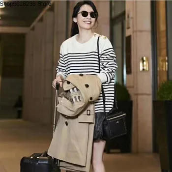 French Elegant Shoulder Gold Buckle Black And White Stripes Sweater Female Joker Temperament Slim Knitting Shirt
French Elegant Shoulder Gold Buckle Black And White Stripes Sweater Female Joker Temperament Slim Knitting Shirt