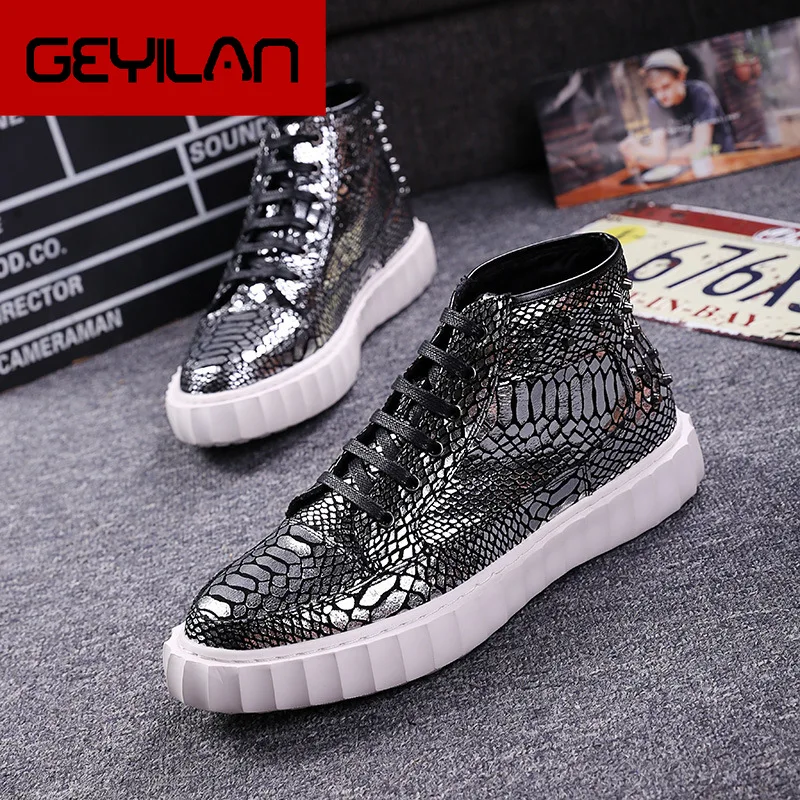 Designer Silver Casual Shoes Men High Top Snake Pattern Ankle Fashion Forward Man Shoes Back Rivets Lace Up Party Show
Designer Silver Casual Shoes Men High Top Snake Pattern Ankle Fashion Forward Man Shoes Back Rivets Lace Up Party Show