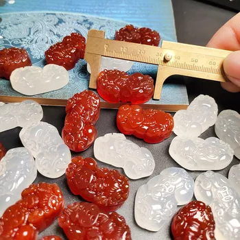 Natural red agate brave troops Transit Lucky Card White chalcedony Pendant Bracelet Bracelet Pendant Accessories Pendant 
Natural red agate brave troops Transit Lucky Card White chalcedony Pendant Bracelet Bracelet Pendant Accessories Pendant