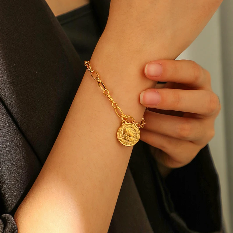 Minimalist Bracelet Women Portrait Round Signage Chain Hand Chain Kpop Girl Glamour Stainless Steel Bangle Baroque Jewelry Gifts
Minimalist Bracelet Women Portrait Round Signage Chain Hand Chain Kpop Girl Glamour Stainless Steel Bangle Baroque Jewelry Gifts