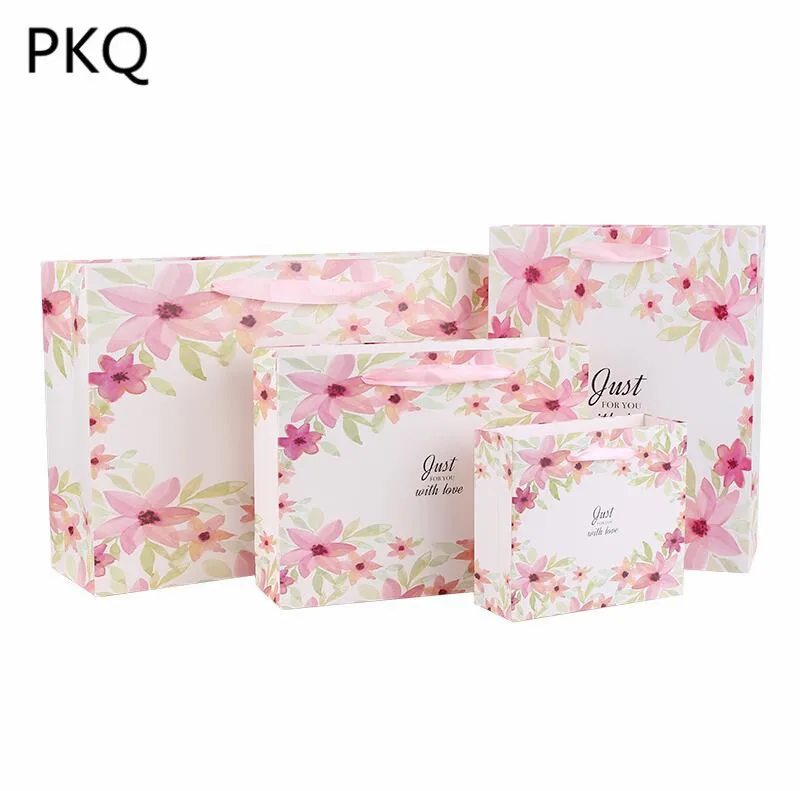 10PCS 17*15*6cm Creative Floral Packaging Gift Box Clothing Book Gift Packing Paper Bag Cardboard Craft Storage Bag For Wedding
10PCS 17*15*6cm Creative Floral Packaging Gift Box Clothing Book Gift Packing Paper Bag Cardboard Craft Storage Bag For Wedding
