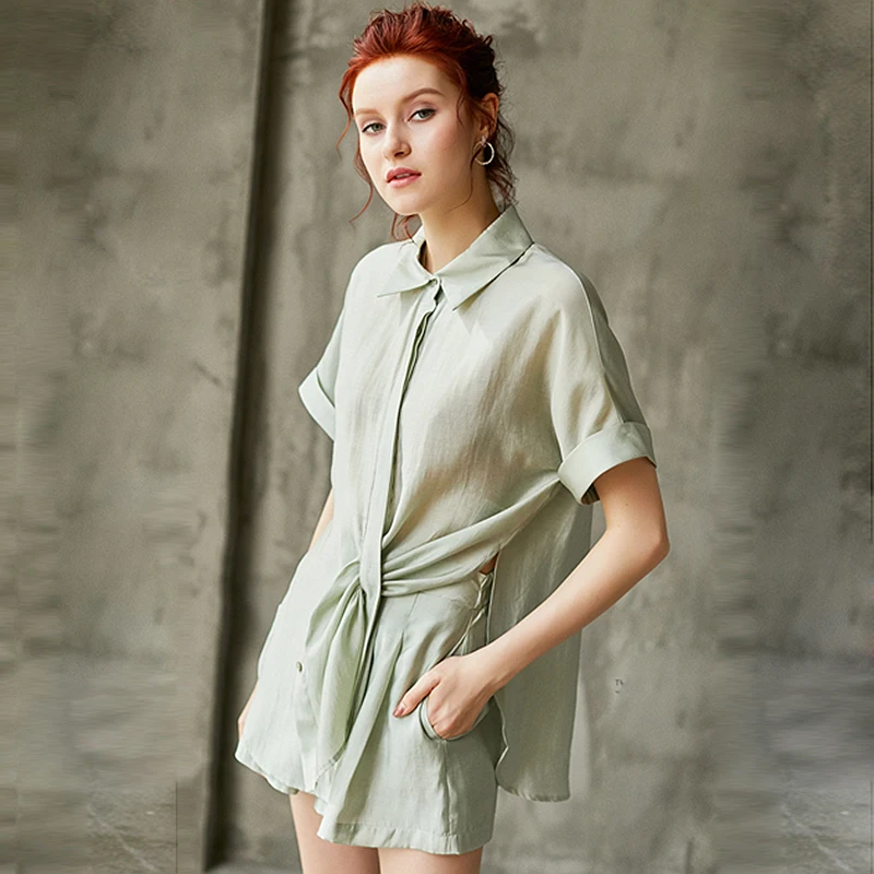 Suits Women Two- Pieces Set Striped Casual Shirts Top 2 Colours Shorts Solid Colors High-grade Fabric New Fashion
Suits Women Two- Pieces Set Striped Casual Shirts Top 2 Colours Shorts Solid Colors High-grade Fabric New Fashion