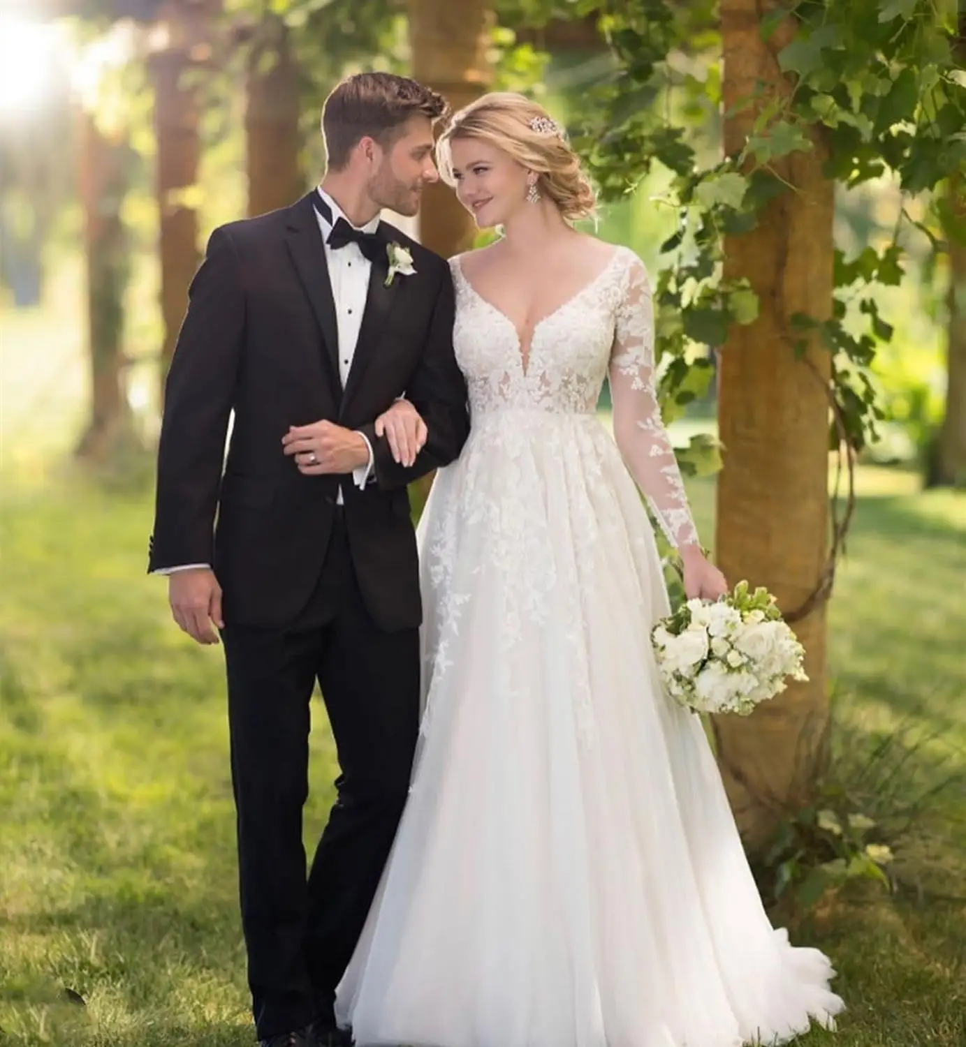 2020 custom Wedding Dress Scoop Spaghetti Strap A-Line Tulle Bridal Gowns High Quality White Backless Sleeveless Elegant vesti
2020 custom Wedding Dress Scoop Spaghetti Strap A-Line Tulle Bridal Gowns High Quality White Backless Sleeveless Elegant vesti