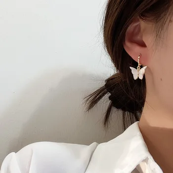 2020 White Shell Lifelike Butterfly Hoop Earring Gold Color Woman Girls Birthday Gift Jewelry Statement Party Korean Earcuffs
2020 White Shell Lifelike Butterfly Hoop Earring Gold Color Woman Girls Birthday Gift Jewelry Statement Party Korean Earcuffs