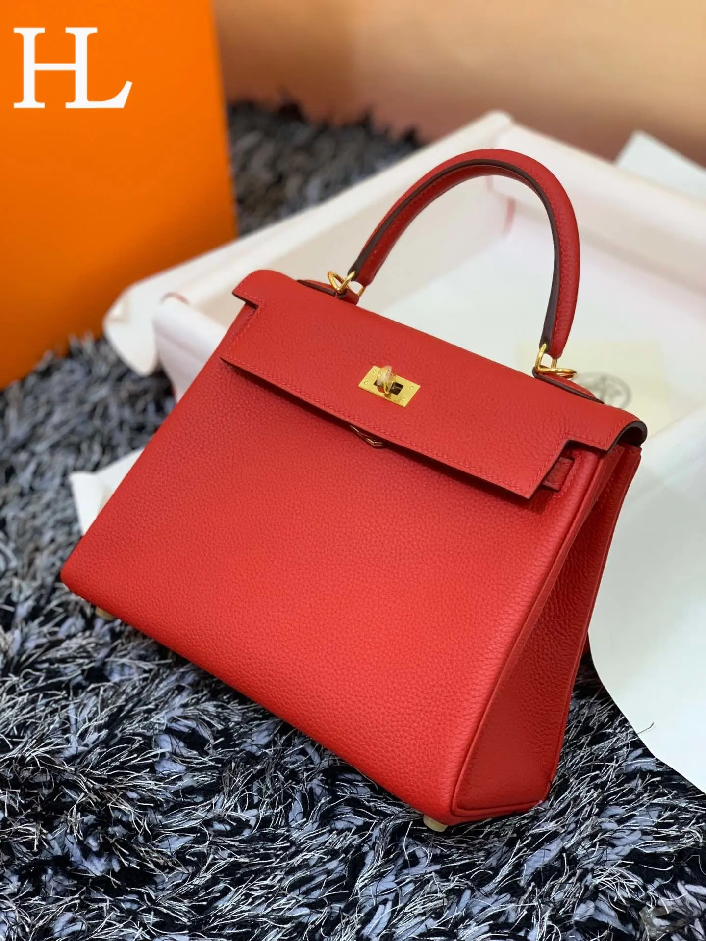 The best quality ladies luxury fashion wallet quality classic 100% leather brand famous ladies Messenger bag free shipping
The best quality ladies luxury fashion wallet quality classic 100% leather brand famous ladies Messenger bag free shipping