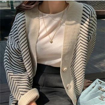 ZCWXM Women's Sweaters Autumn Winter 2020 Fashionable Striped Casual V-Neck Cardigans Single Breasted Loose Ladies New 
ZCWXM Women's Sweaters Autumn Winter 2020 Fashionable Striped Casual V-Neck Cardigans Single Breasted Loose Ladies New