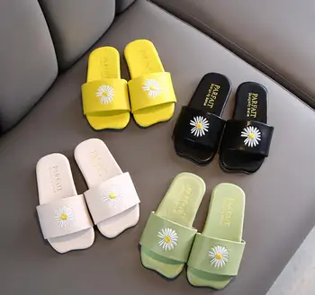 2020 summer new girl slippers Korean version of the little girl at home word drag cute princess wind sandals
2020 summer new girl slippers Korean version of the little girl at home word drag cute princess wind sandals