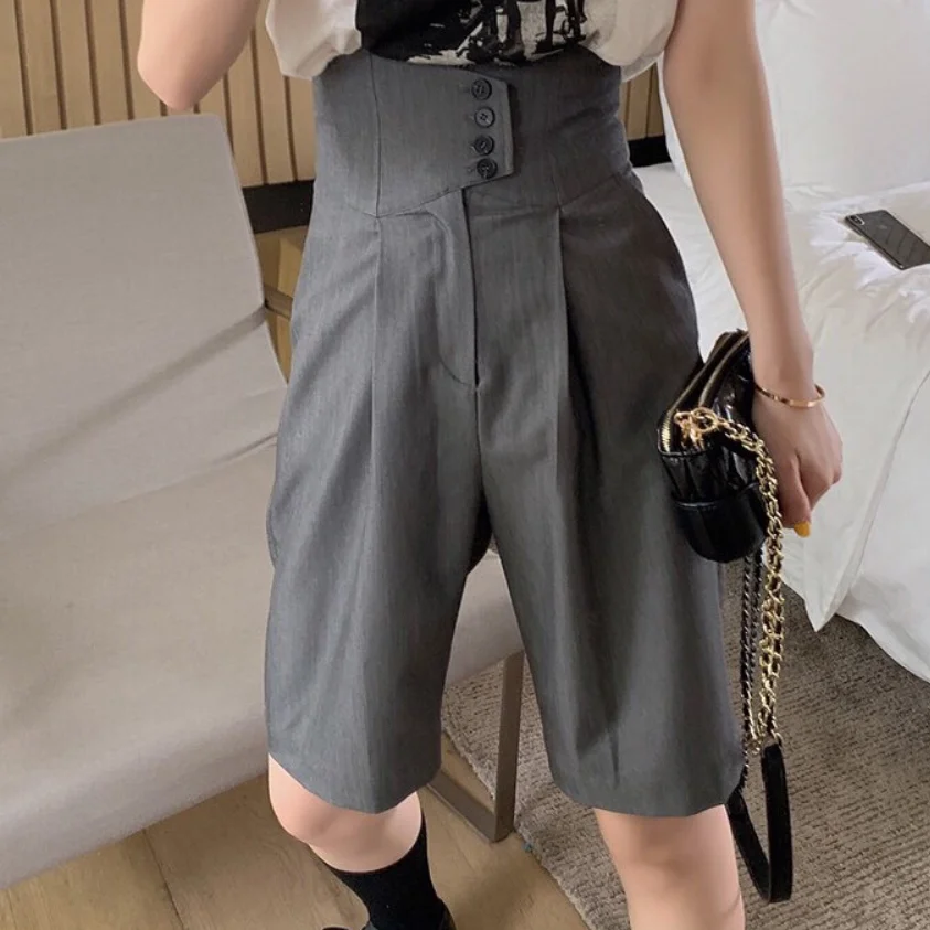 summer fashion High waist wide leg shorts women loose straight casual knee length blazer shorts
summer fashion High waist wide leg shorts women loose straight casual knee length blazer shorts