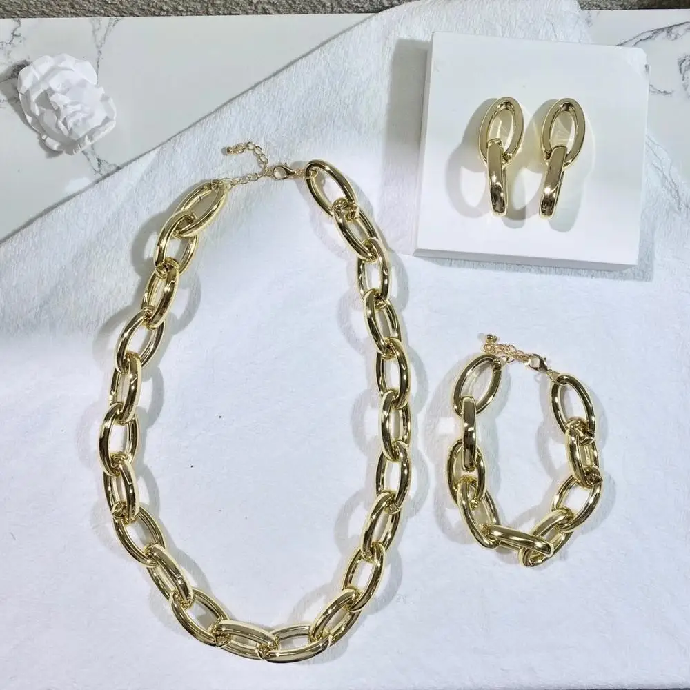 2020 New Retro Exaggerated Golden Acrylic Chain Clasp Necklace Earring Bracelet 3-piece Set Women's Retro Punk Set
2020 New Retro Exaggerated Golden Acrylic Chain Clasp Necklace Earring Bracelet 3-piece Set Women's Retro Punk Set