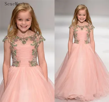 SexeMara Luxurious Blush Pink Flower Girl Dresses with Cap Sleeve Crystals Lace Ankle Length Little Kids Pageant Gown 
SexeMara Luxurious Blush Pink Flower Girl Dresses with Cap Sleeve Crystals Lace Ankle Length Little Kids Pageant Gown