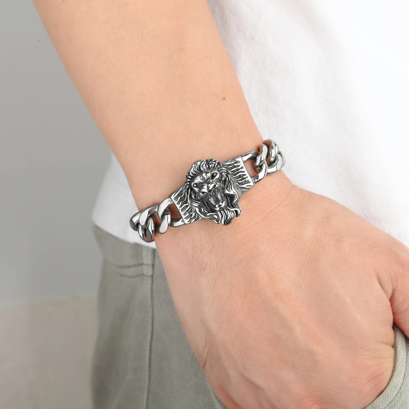 European And American Style Cool Lion Head Cuban Chain Men's 316 Stainless Steel Bracelet Jewelry Gift
European And American Style Cool Lion Head Cuban Chain Men's 316 Stainless Steel Bracelet Jewelry Gift