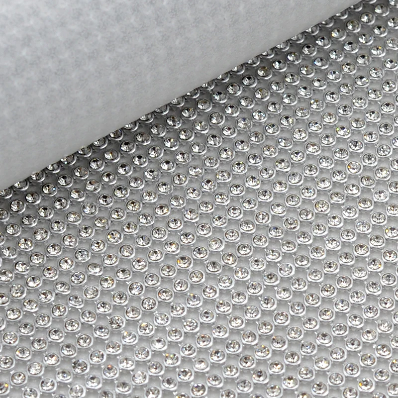JUNAO 45*120cm Silver Red Hotfix Rhinestones Trim Fabric Clear Glass Strass Crystal Aluminum Mesh Bridal Beaded Applique
JUNAO 45*120cm Silver Red Hotfix Rhinestones Trim Fabric Clear Glass Strass Crystal Aluminum Mesh Bridal Beaded Applique