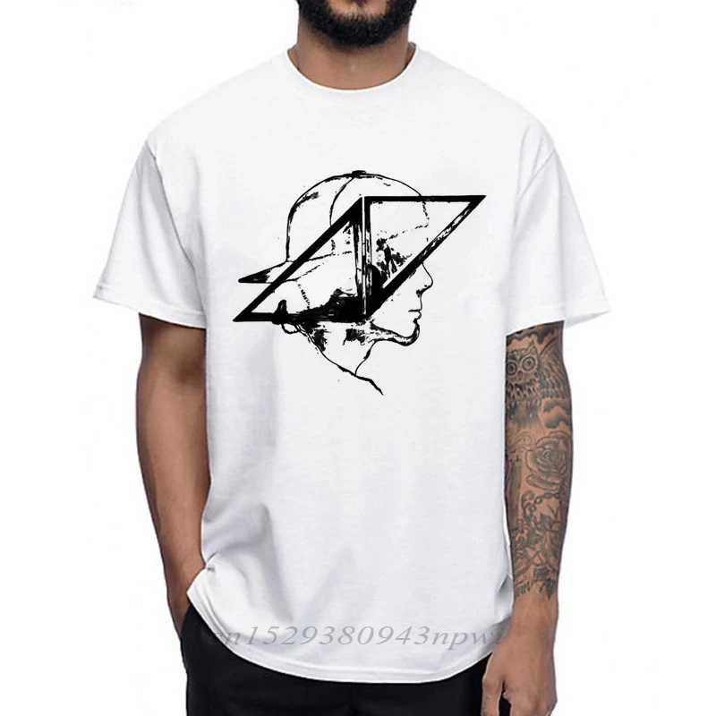 Newest Fashion Dj Avicii T-shirt Rip Avicii Print Man T Shirt Fashion Fan's T Shirt Summer Short Sleeve Top Tees For Men/women
Newest Fashion Dj Avicii T-shirt Rip Avicii Print Man T Shirt Fashion Fan's T Shirt Summer Short Sleeve Top Tees For Men/women