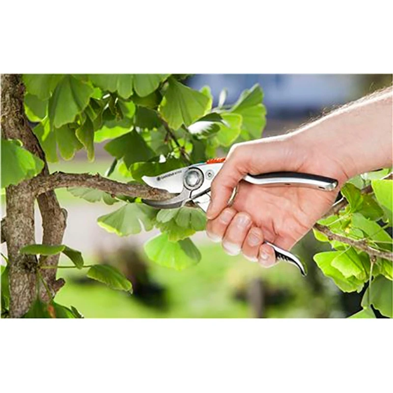Секатор GARDENA 08702-20.000.00 (Макс.диаметр реза 24 мм, лезвия с прецизионной заточкой с защитой от налипания)