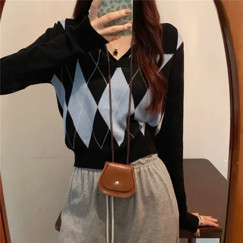 College style polo collar plaid long sleeves Knit Sweater Women Short V-neck Slim Sweater coat2021 Fall Korean version New Top
College style polo collar plaid long sleeves Knit Sweater Women Short V-neck Slim Sweater coat2021 Fall Korean version New Top