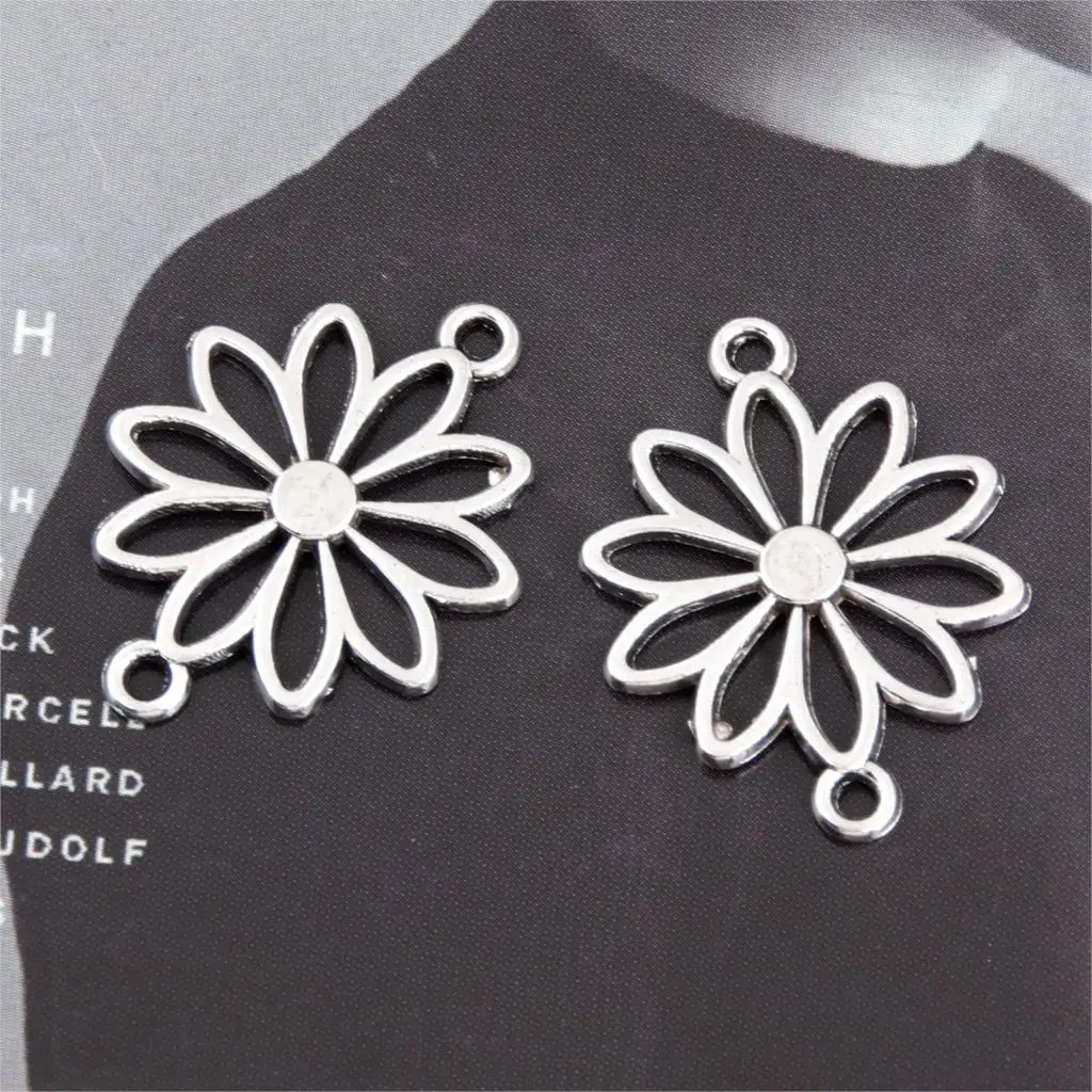 20Pcs Antique Sliver Vintage Flower Charms Finding Women Bracelet Necklaces Connector Components Jewelry Wholesale 25X18mm A3317 
20Pcs Antique Sliver Vintage Flower Charms Finding Women Bracelet Necklaces Connector Components Jewelry Wholesale 25X18mm A3317