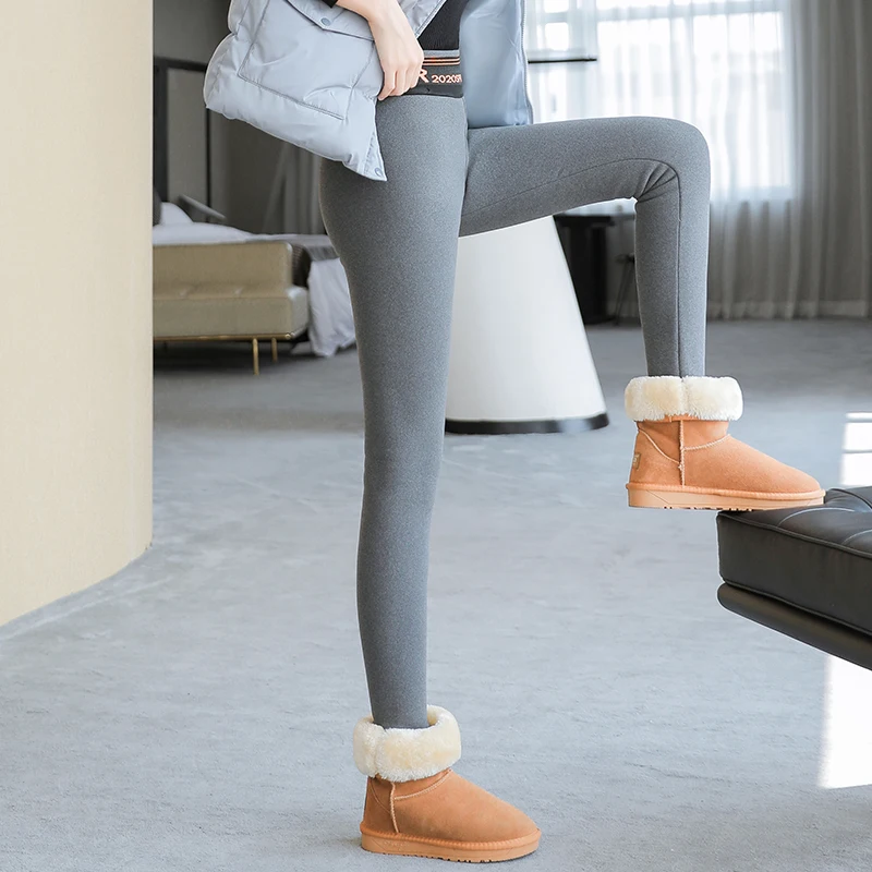 Women wearing leggings with velvet and thickening will be slim with high waist in autumn and winter 2020
Women wearing leggings with velvet and thickening will be slim with high waist in autumn and winter 2020